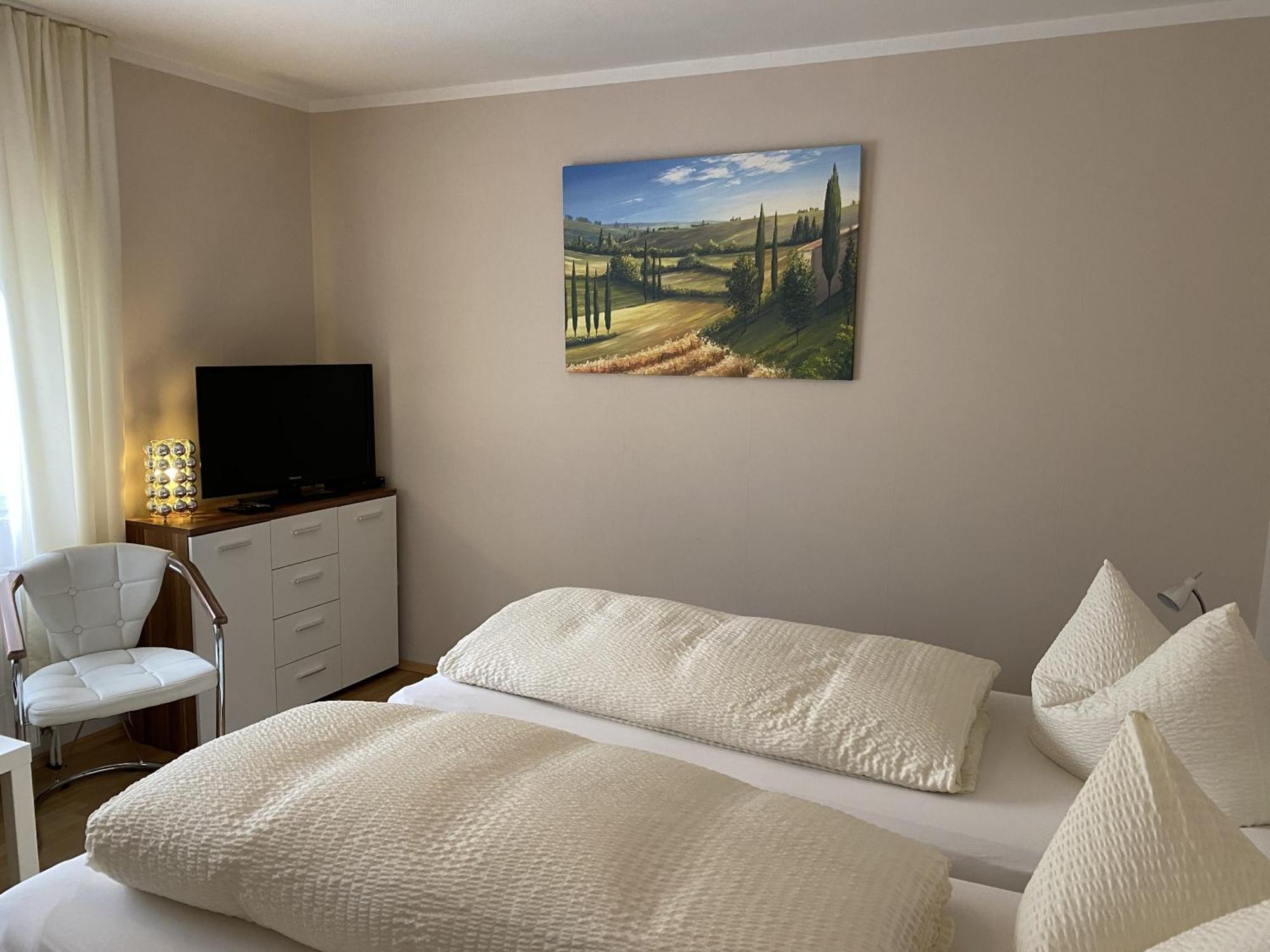 Apartments Und Zimmer Gaestehaus Matthias Dresden Room photo