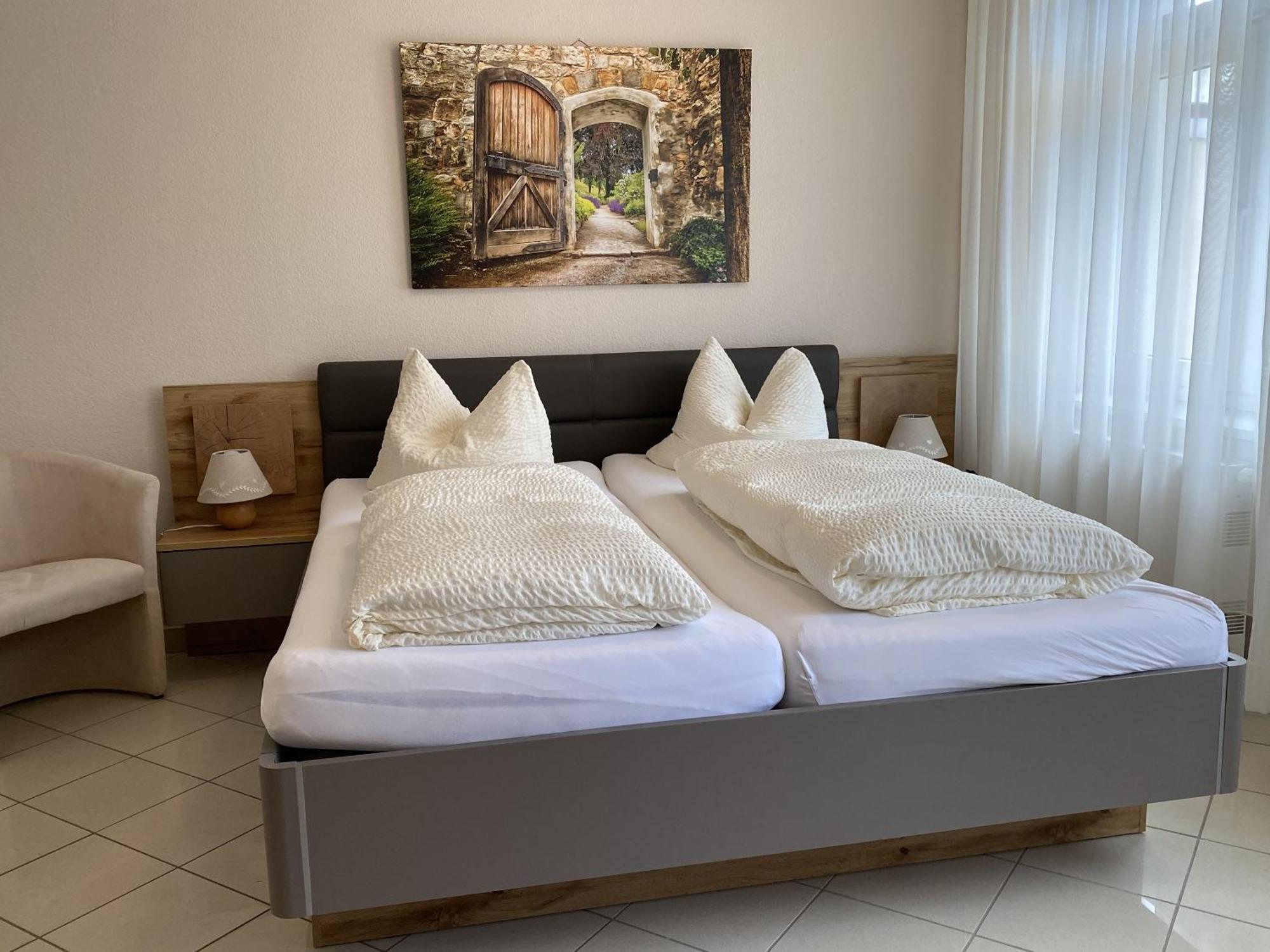 Apartments Und Zimmer Gaestehaus Matthias Dresden Room photo